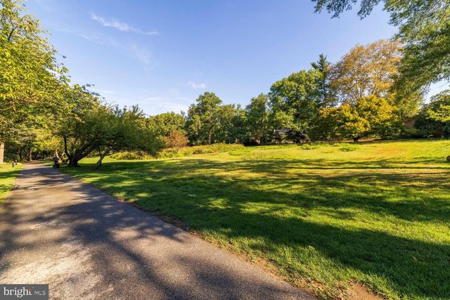 3025 W SCHOOL HOUSE LN, Philadelphia, PA 19144