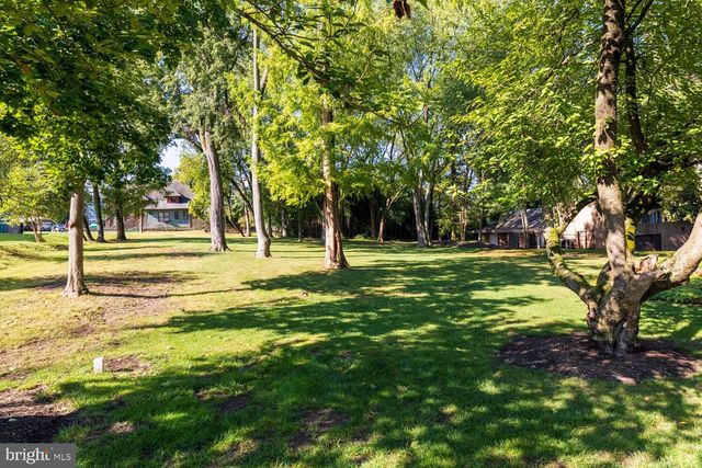 3025 W SCHOOL HOUSE LN, Philadelphia, PA 19144