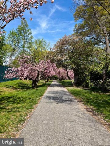 3025 W SCHOOL HOUSE LN, Philadelphia, PA 19144