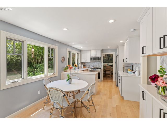17121 WALL St, Lake Oswego, OR 97034