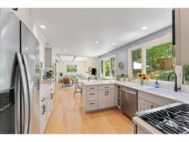 17121 WALL St, Lake Oswego, OR 97034