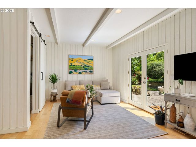 17121 WALL St, Lake Oswego, OR 97034