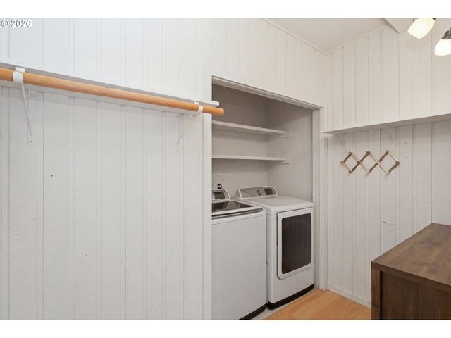 17121 WALL St, Lake Oswego, OR 97034