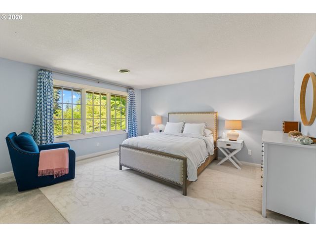 17121 WALL St, Lake Oswego, OR 97034