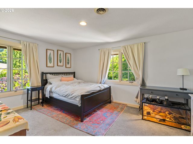 17121 WALL St, Lake Oswego, OR 97034