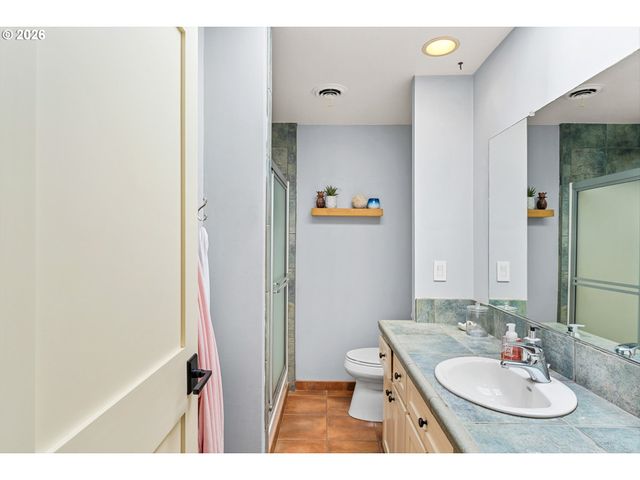 17121 WALL St, Lake Oswego, OR 97034