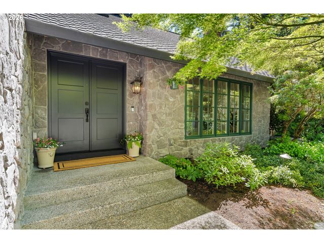 17121 WALL St, Lake Oswego, OR 97034
