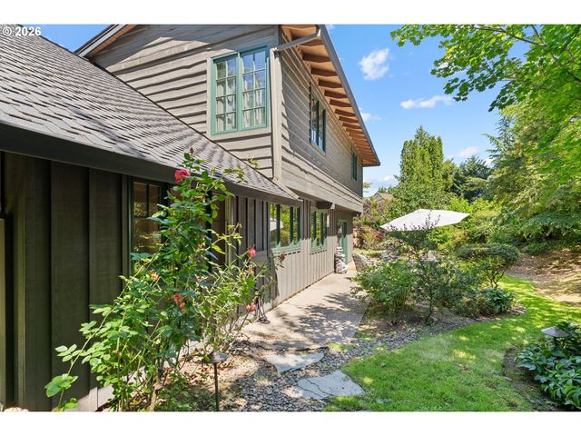 17121 WALL St, Lake Oswego, OR 97034