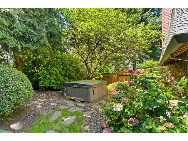 17121 WALL St, Lake Oswego, OR 97034