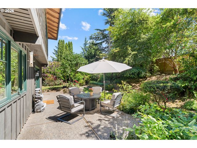 17121 WALL St, Lake Oswego, OR 97034