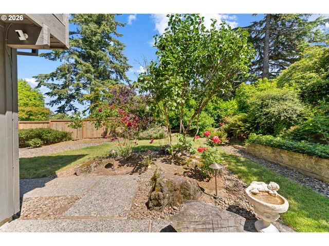 17121 WALL St, Lake Oswego, OR 97034