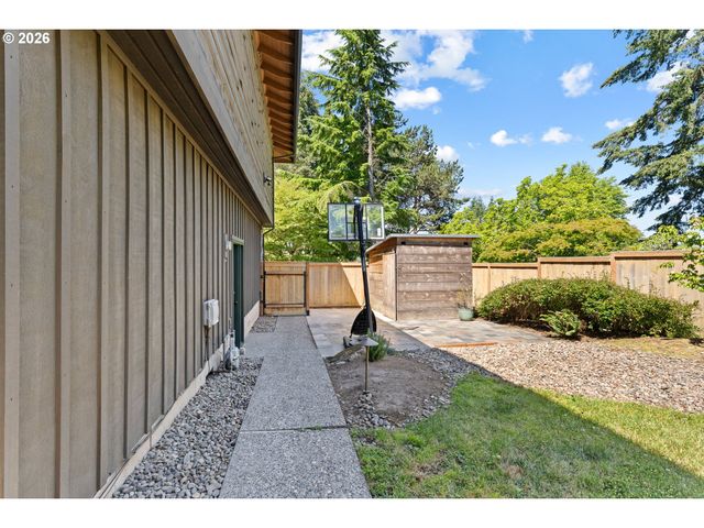 17121 WALL St, Lake Oswego, OR 97034