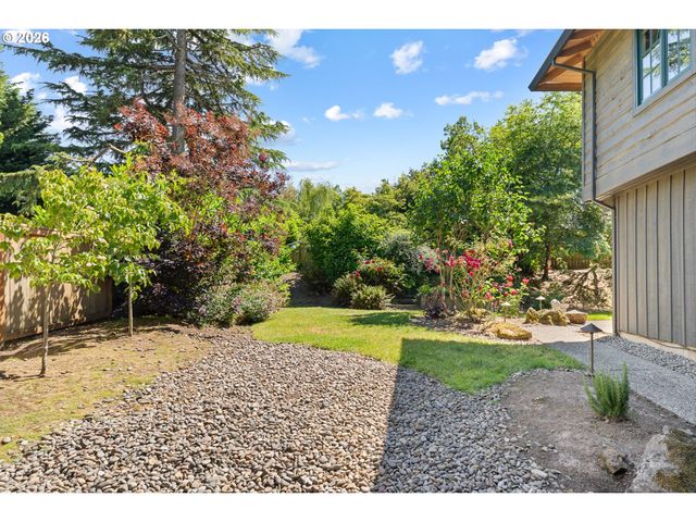 17121 WALL St, Lake Oswego, OR 97034