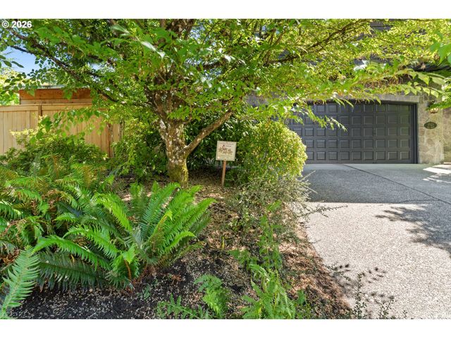 17121 WALL St, Lake Oswego, OR 97034
