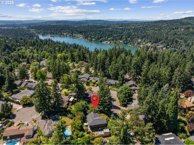 17121 WALL St, Lake Oswego, OR 97034