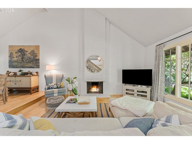 17121 WALL St, Lake Oswego, OR 97034