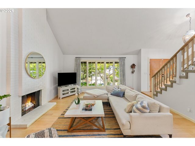 17121 WALL St, Lake Oswego, OR 97034