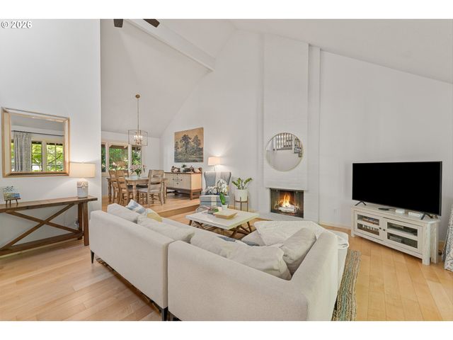 17121 WALL St, Lake Oswego, OR 97034