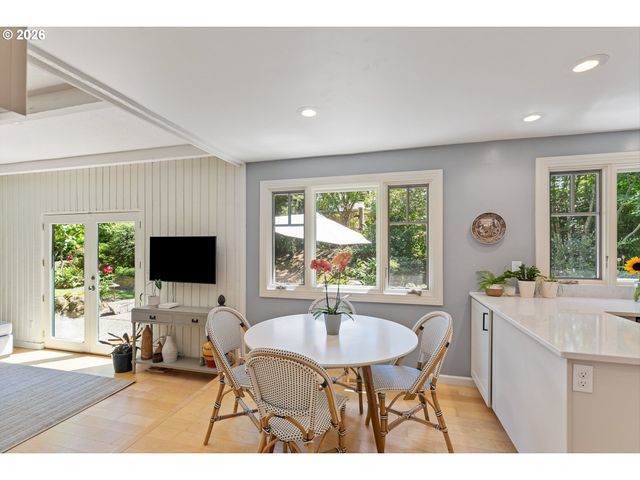 17121 WALL St, Lake Oswego, OR 97034
