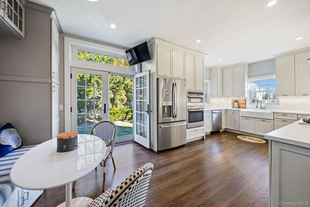 30 Exchange Place, Westhampton Beach, NY 11978