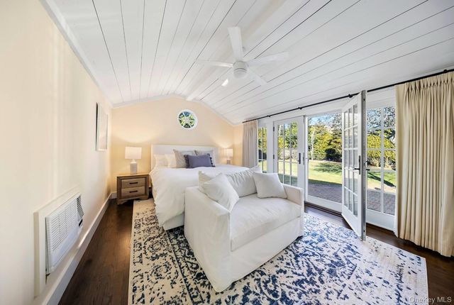 30 Exchange Place, Westhampton Beach, NY 11978