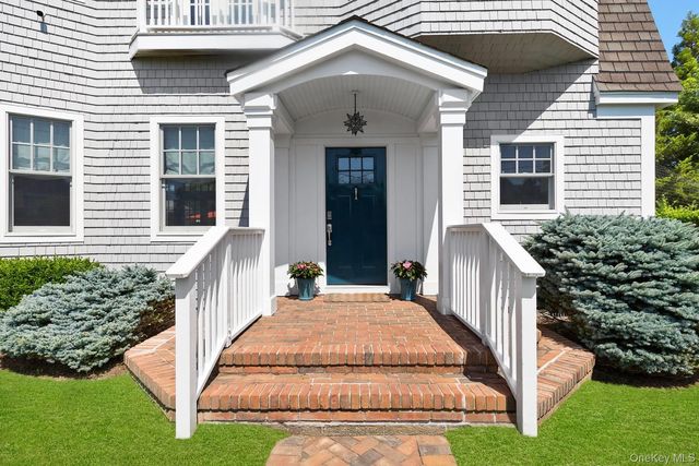 30 Exchange Place, Westhampton Beach, NY 11978