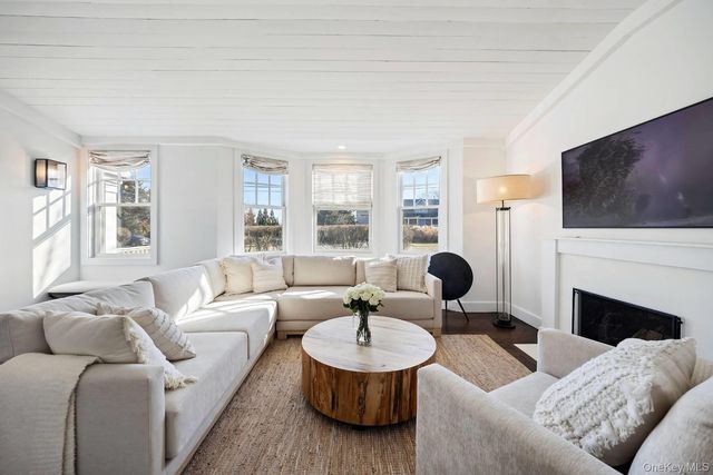 30 Exchange Place, Westhampton Beach, NY 11978