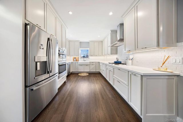 30 Exchange Place, Westhampton Beach, NY 11978