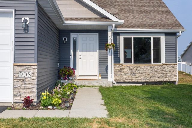 908 Ashford Road, Belle Plaine, MN 56011