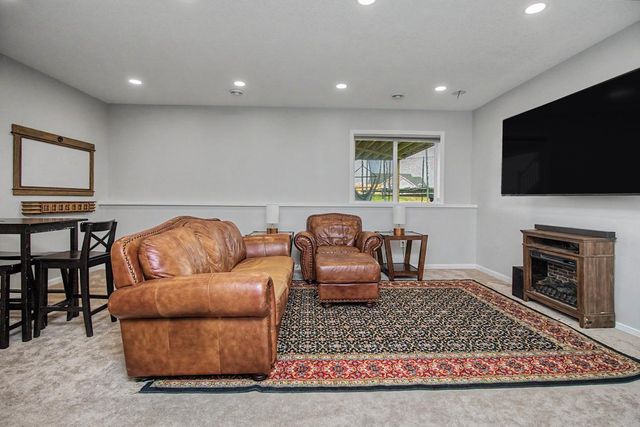 908 Ashford Road, Belle Plaine, MN 56011