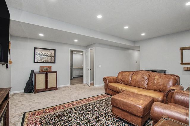 908 Ashford Road, Belle Plaine, MN 56011