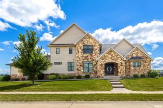 5541 PIGEON CREEK Road, Bettendorf, IA 52722