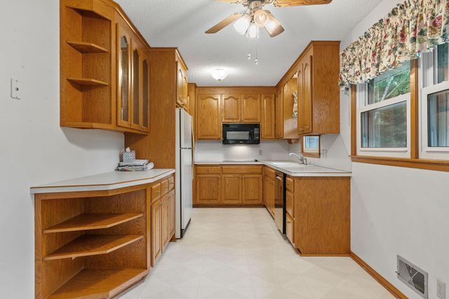 310 Lanewood Lane N, Plymouth, MN 55447
