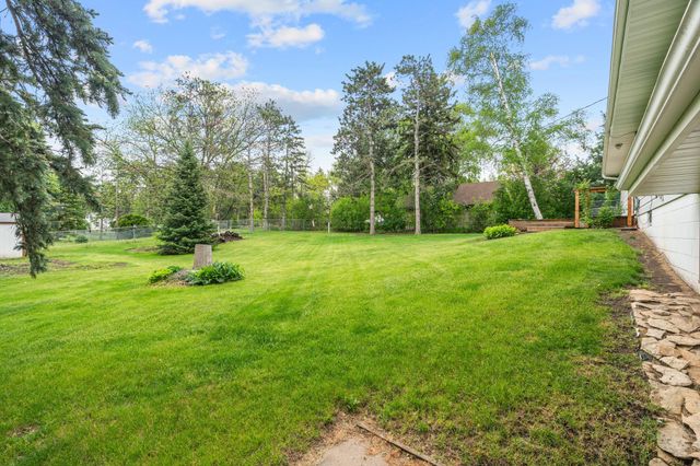 310 Lanewood Lane N, Plymouth, MN 55447
