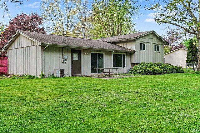 24403 Rolling Oaks Drive, South Bend, IN 46628