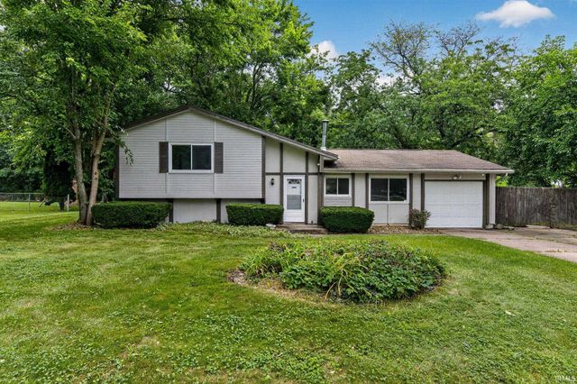 24403 Rolling Oaks Drive, South Bend, IN 46628