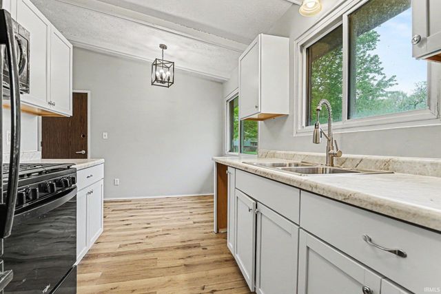 24403 Rolling Oaks Drive, South Bend, IN 46628