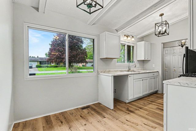 24403 Rolling Oaks Drive, South Bend, IN 46628