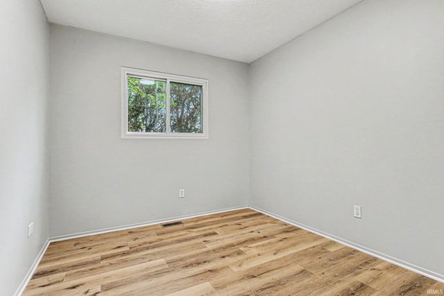 24403 Rolling Oaks Drive, South Bend, IN 46628
