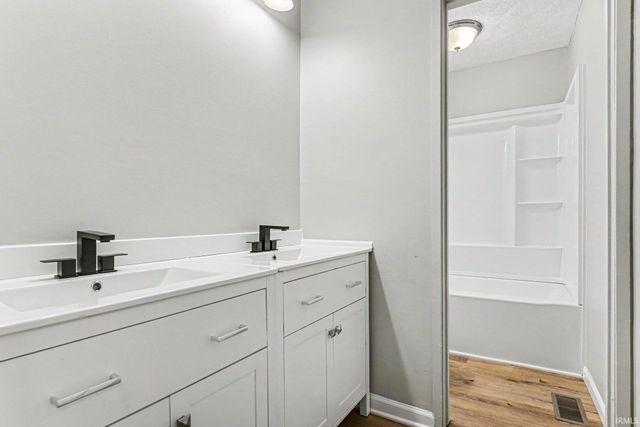 24403 Rolling Oaks Drive, South Bend, IN 46628
