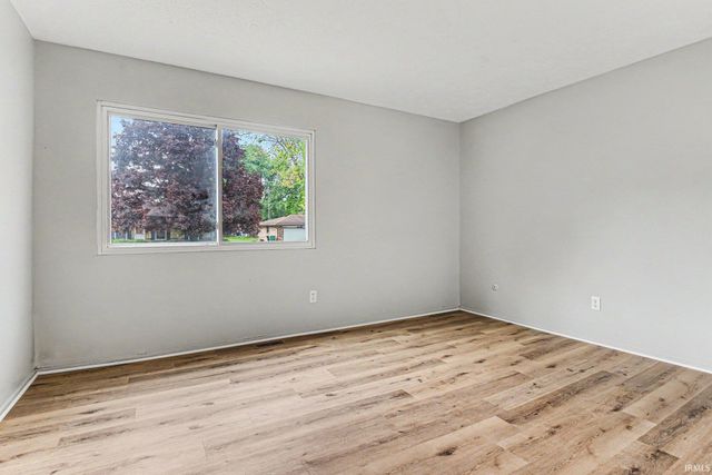 24403 Rolling Oaks Drive, South Bend, IN 46628