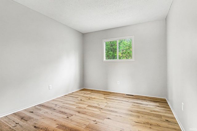 24403 Rolling Oaks Drive, South Bend, IN 46628