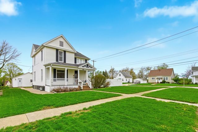 536 W PALACE Row, Geneseo, IL 61254