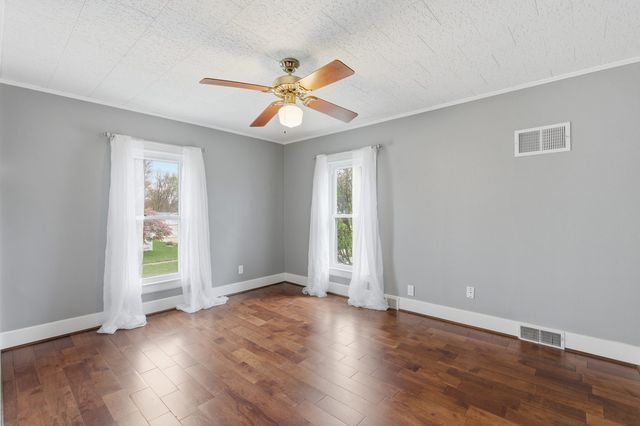536 W PALACE Row, Geneseo, IL 61254