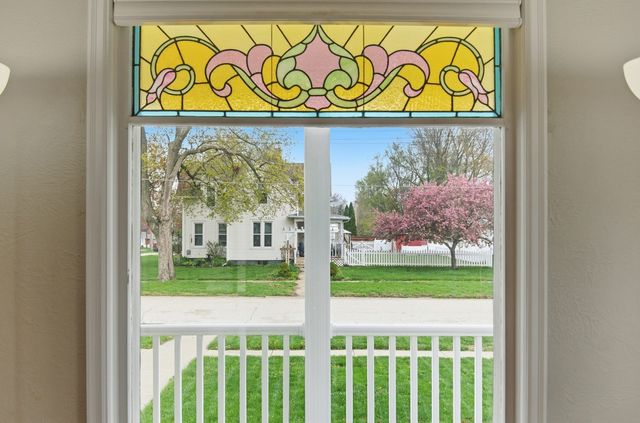 536 W PALACE Row, Geneseo, IL 61254