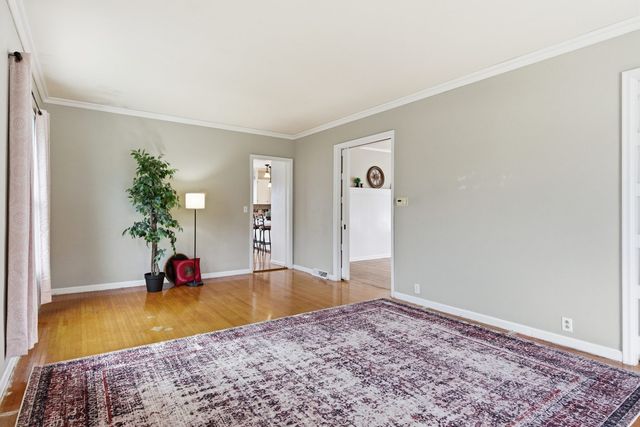 536 W PALACE Row, Geneseo, IL 61254