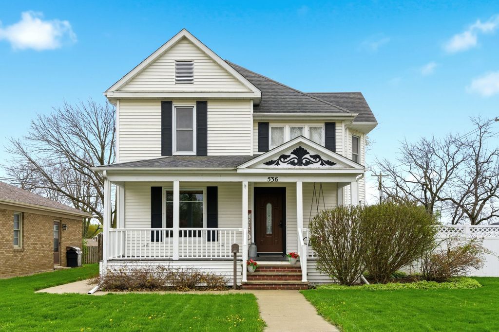536 W PALACE Row, Geneseo, IL 61254