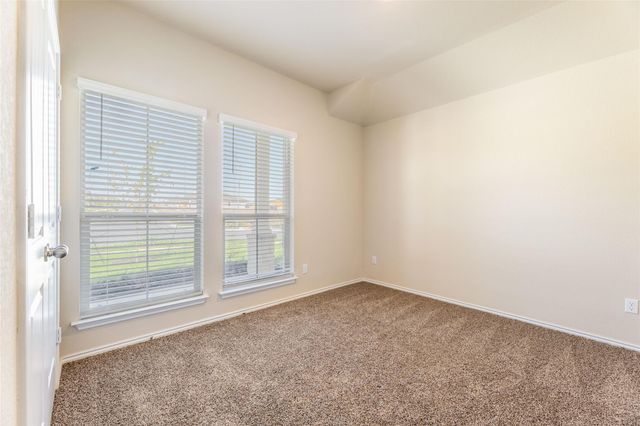125 Break Ave, Taylor, TX 76574
