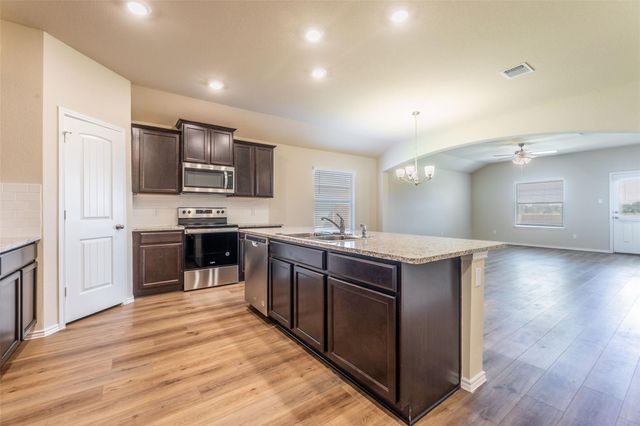 125 Break Ave, Taylor, TX 76574