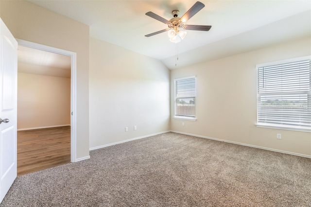 125 Break Ave, Taylor, TX 76574
